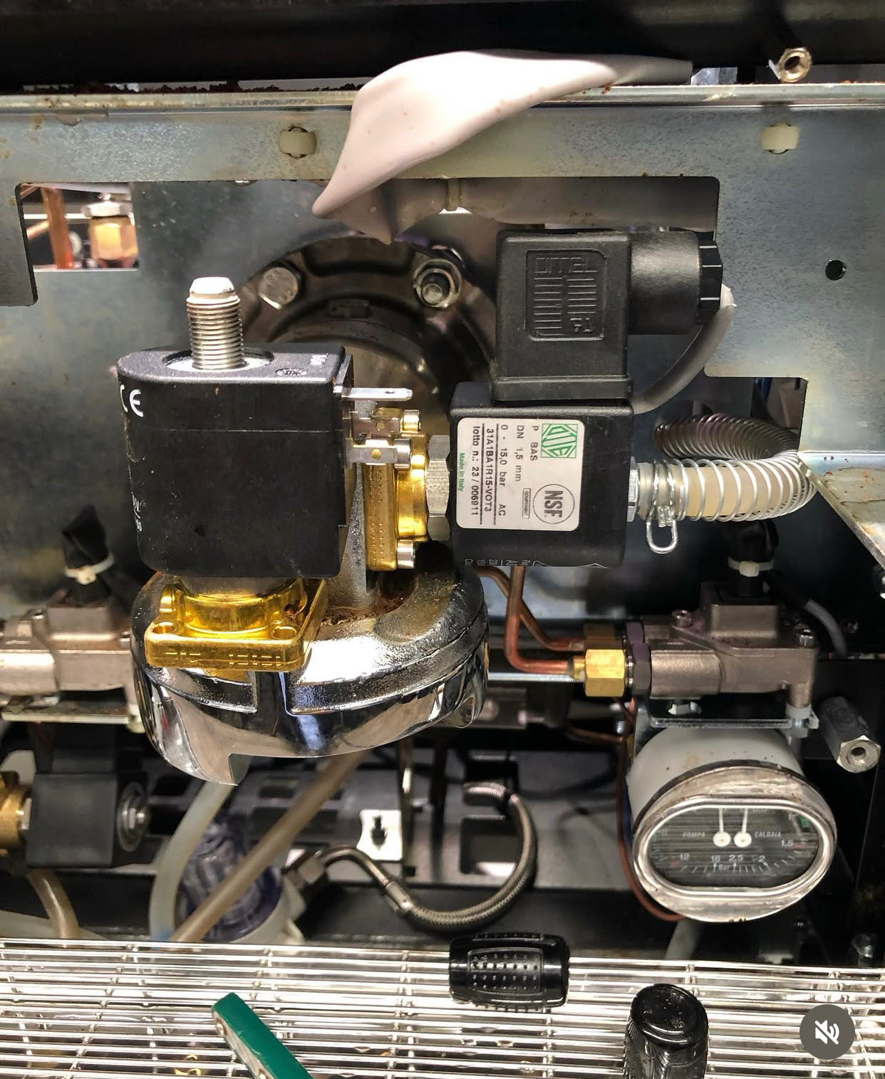 Coffee machine vibration pump and solenoid valve