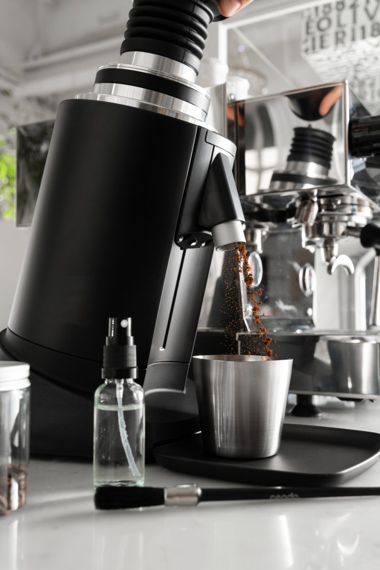 Ceado UKBC grinder grinding coffee